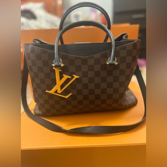 LOUIS VUITTON 
Riverside Damier
Ebene Shoulder Bag Like New  with box dust bag - Picture 8 of 16